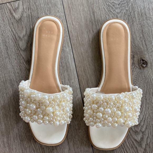 a new day Jasmine Pearl Slide Sandals with memory foam insole - Picture 6 of 6